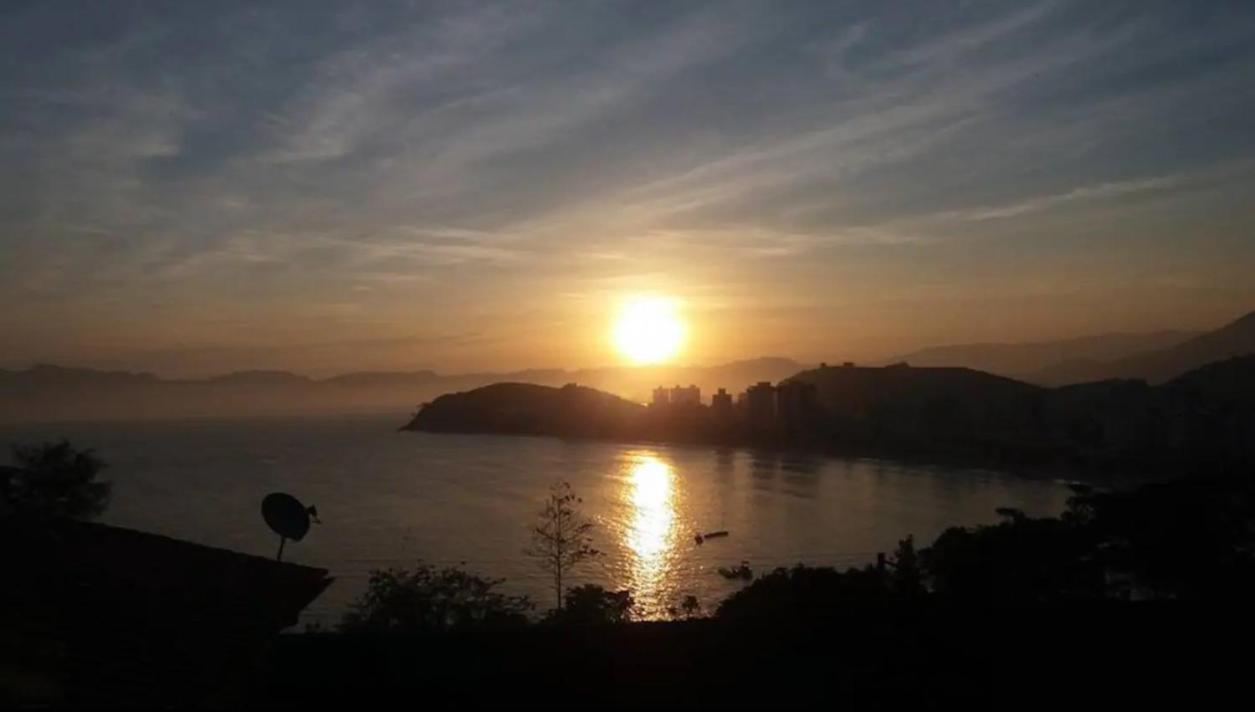 Por De Sol No Mar Da Cama Villa Caraguatatuba Eksteriør billede