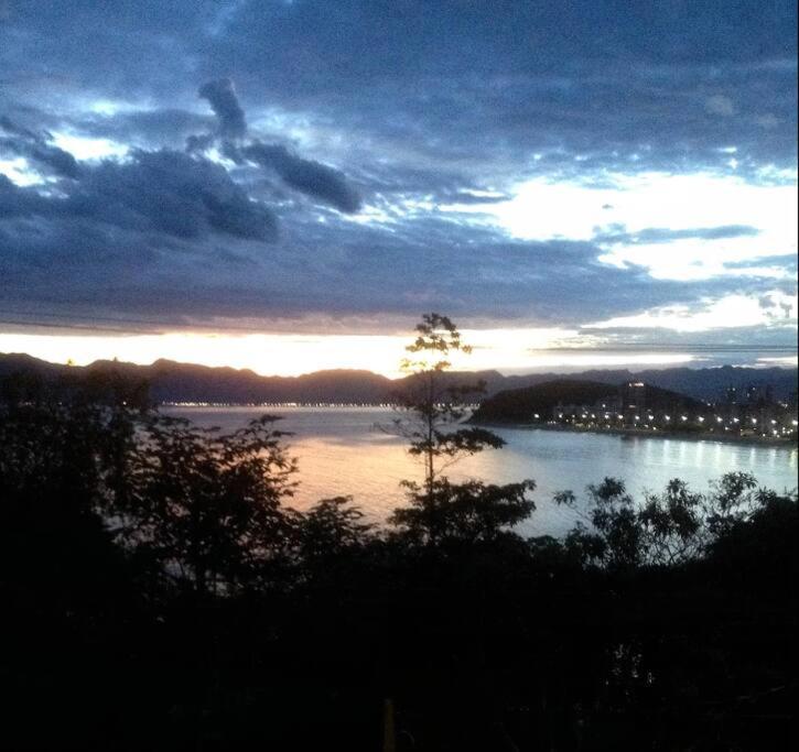 Por De Sol No Mar Da Cama Villa Caraguatatuba Eksteriør billede